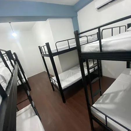Lime Lite Manila Hostel